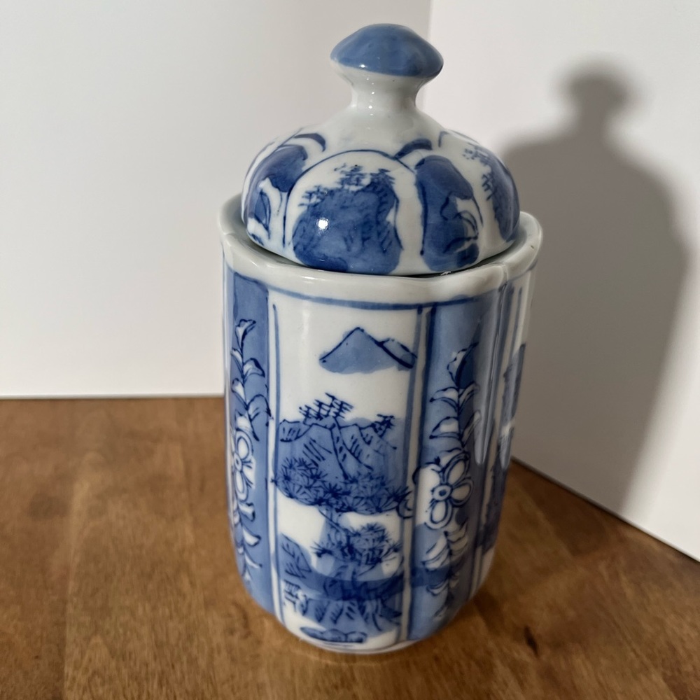 Vintage Honey pot!!!!Chinese Iridescent Mt Fuji Covered Condiment/